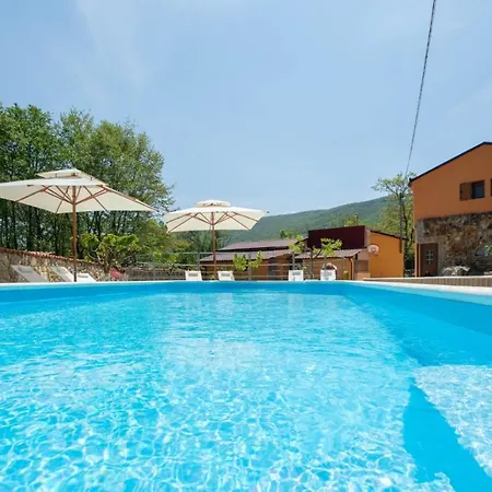 Holiday Home With Swimming Pool, Wellness, Extra Apartment And Horses Vrlika Exterior photo