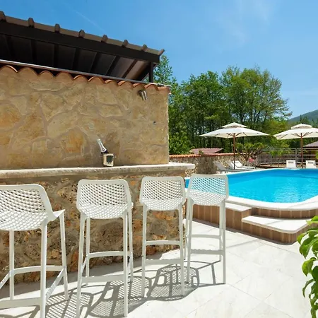 Holiday Home With Swimming Pool, Wellness, Extra Apartment And Horses Vrlika Exterior photo