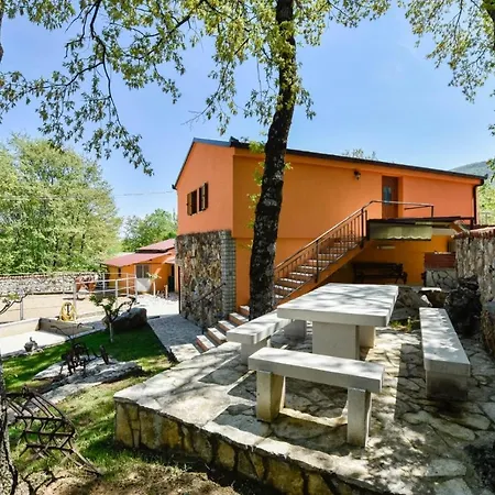Holiday Home With Swimming Pool, Wellness, Extra Apartment And Horses Vrlika Exterior photo