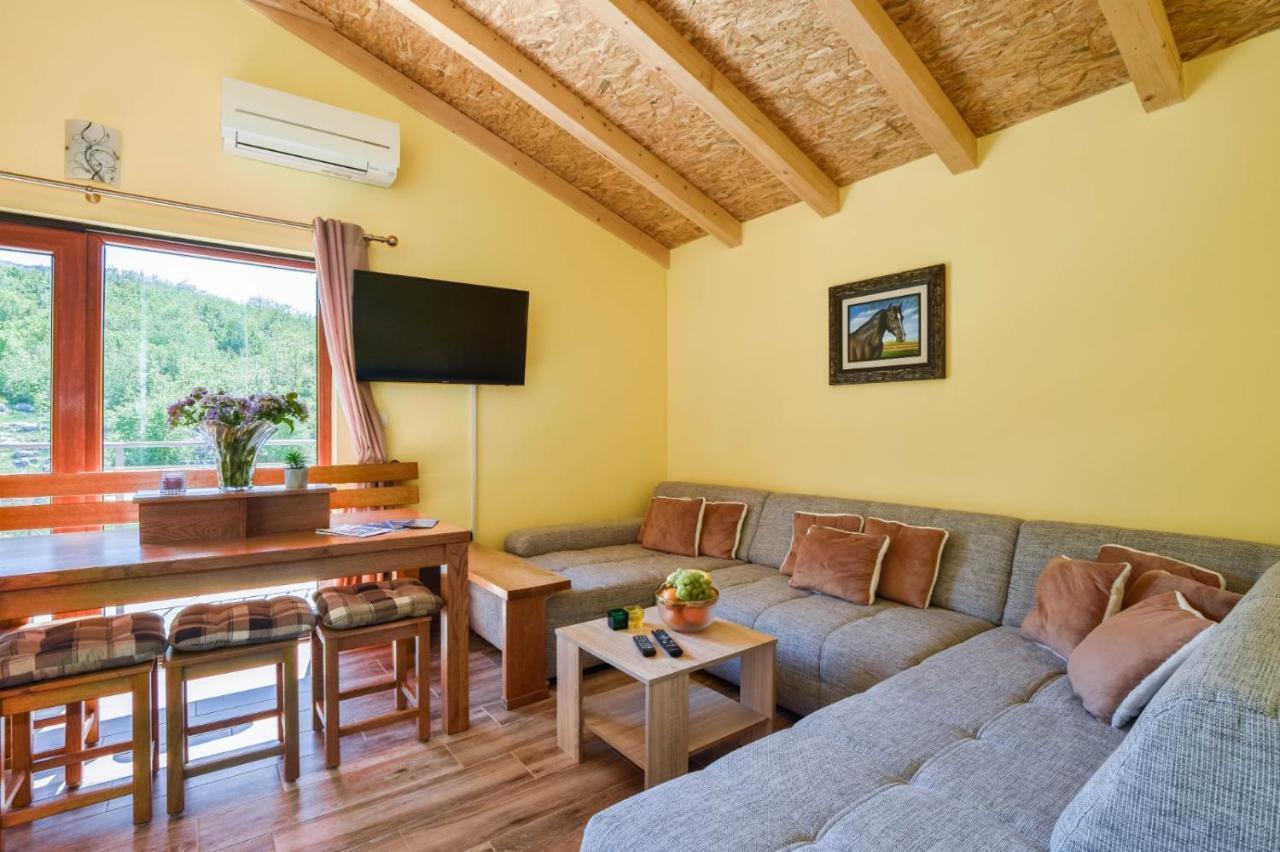 Villa With Swimming Pool, Wellness, Extra And Horses