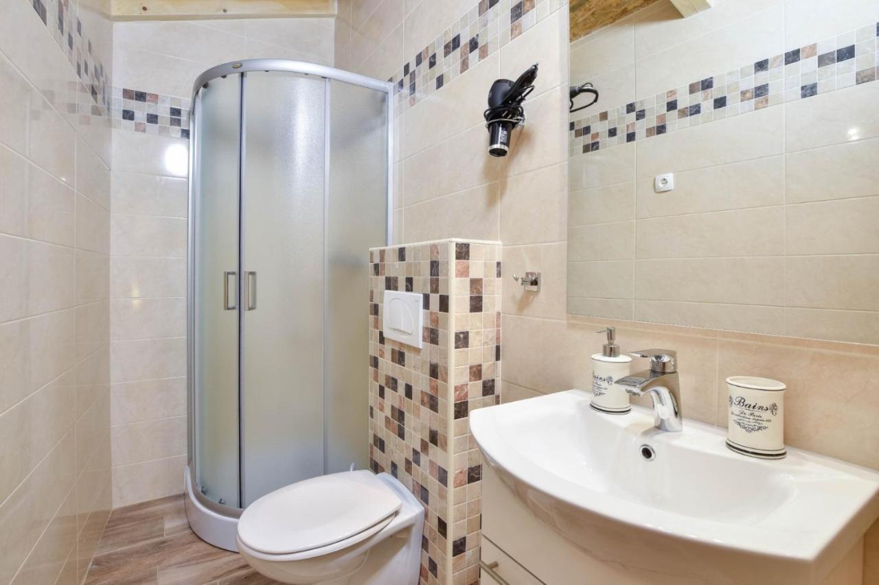 With Swimming Pool, Wellness, Horses And Donkeys Villa *