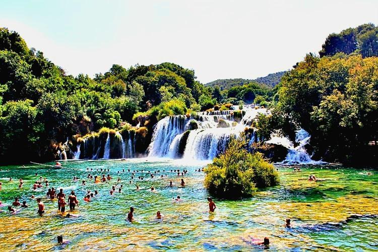 Villa With Swimming Pool, Wellness, Extra And Horses Vrlika