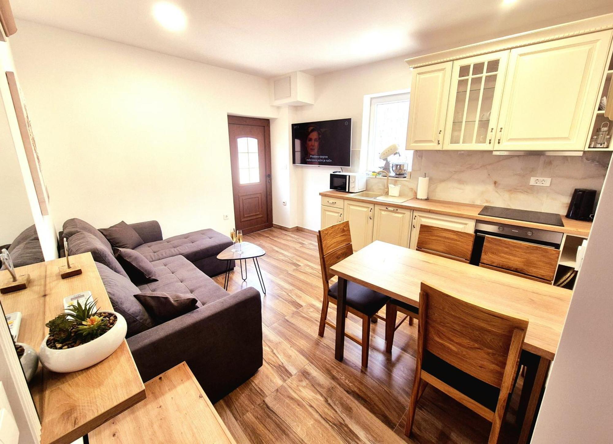 Villa With Swimming Pool, Wellness, Horses And Donkeys Vrlika
